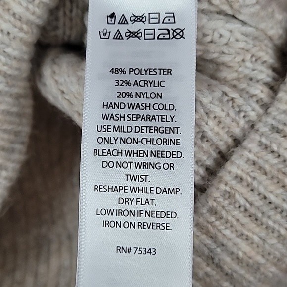 Sincerely Jules beige/ oatmeal colored Long Sleeve Knit Sweater. Size Large - Picture 7 of 7